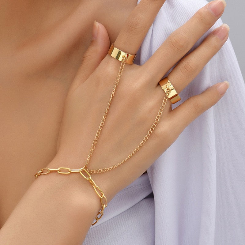 Kettenarmband mit Fingerring – modisches Statement-Accessoire