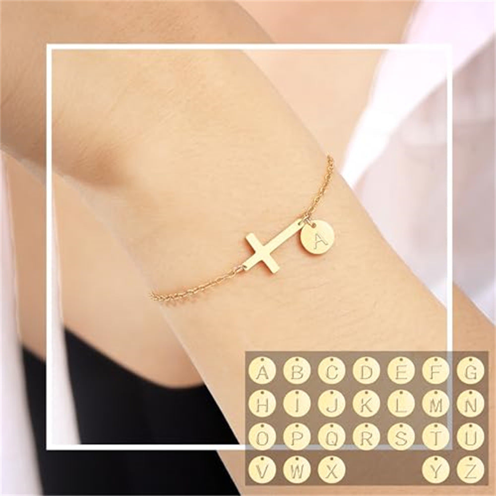 Personalisierbares Armband mit Kreuzanhänger