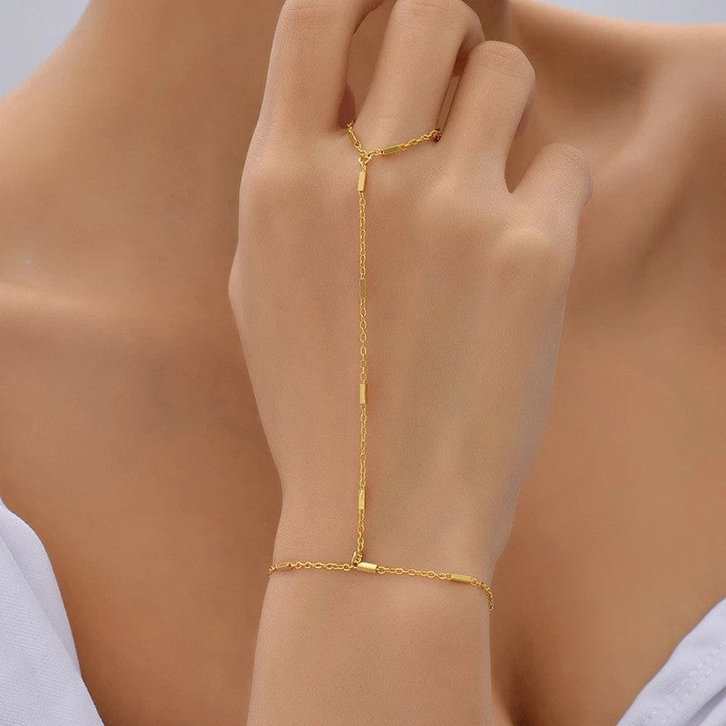 Kettenarmband mit Fingerring – modisches Statement-Accessoire