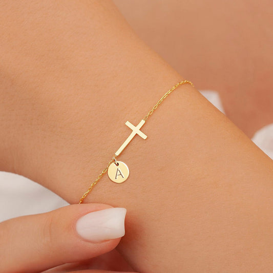 Personalisierbares Armband mit Kreuzanhänger