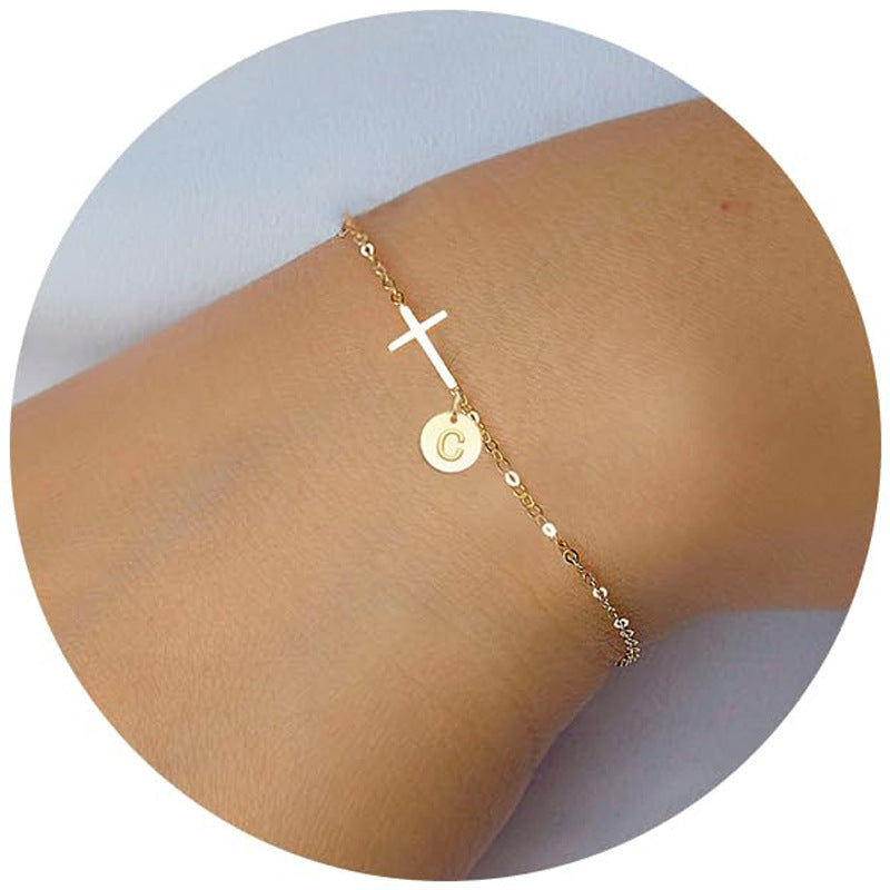 Personalisierbares Armband mit Kreuzanhänger
