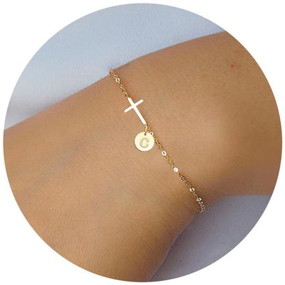 Personalisierbares Armband mit Kreuzanhänger